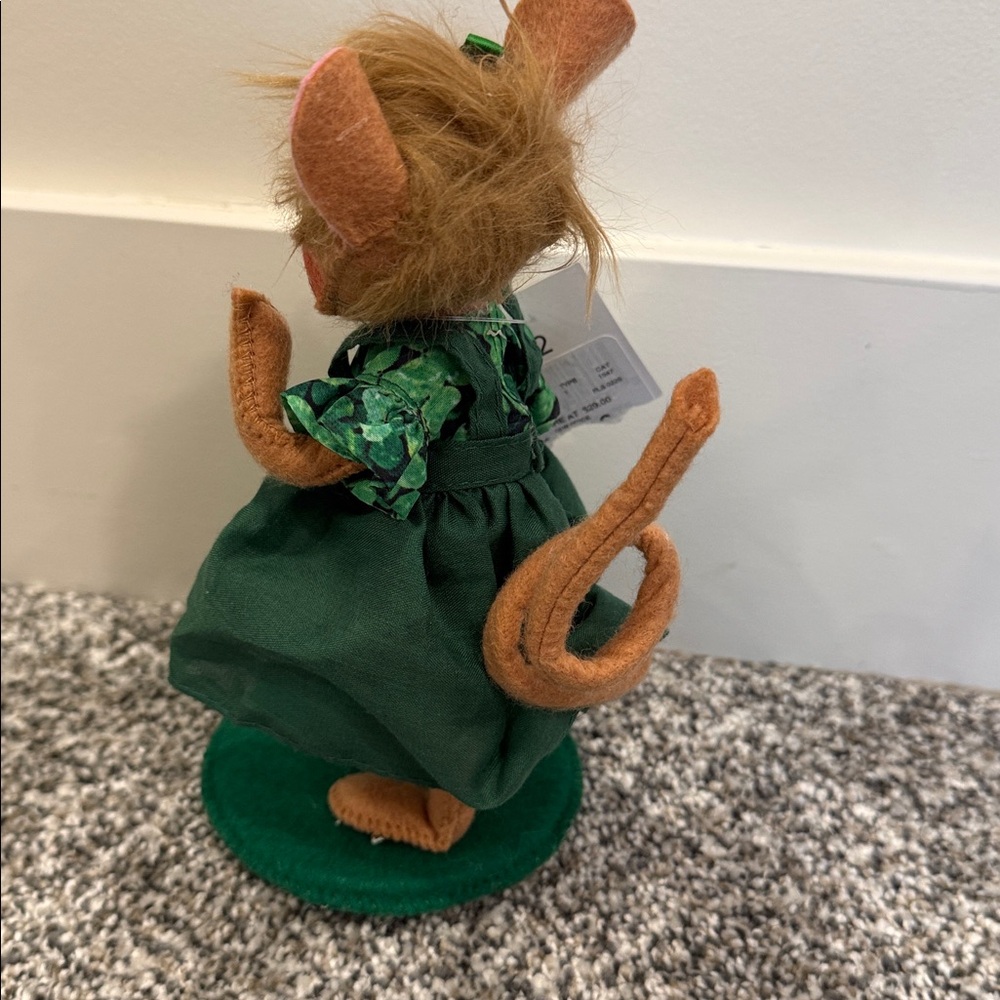 NWT Annalee Collectors St. Patrick’s Day. Mouse Figurine with Dress and Purse - Picture 4 of 5